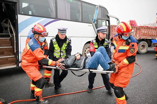 空地一体应急救援体系_高速公路交通事故应急救援演练_天津交通事故
