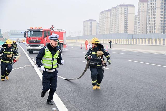 空地一体应急救援体系_高速公路交通事故应急救援演练_天津交通事故